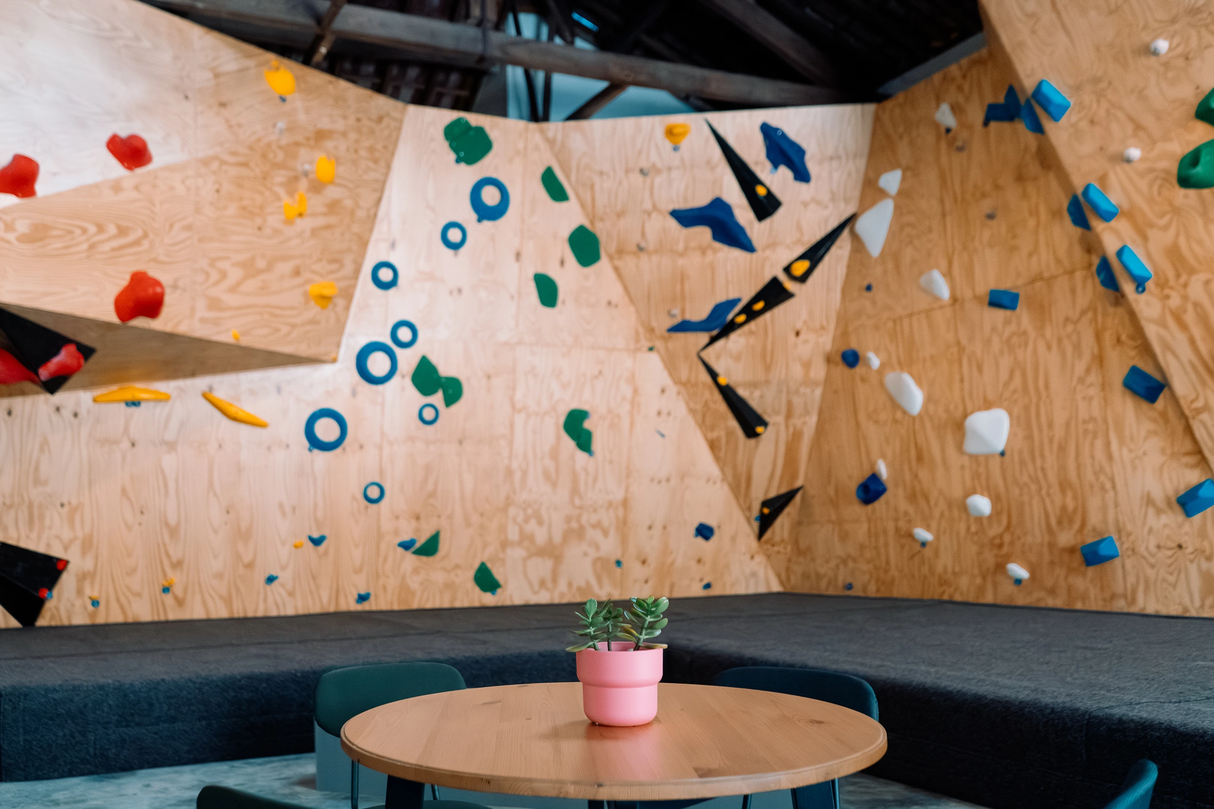 Bloco Bouldering Guimarães — ginásio de bouldering, coworking e bar